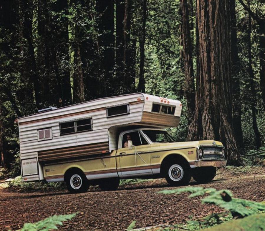  Chevrolet C20 Fleetside Pickup with Open Road Camper 1969 года  (фото 1 из 1)